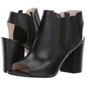 Cole Haan Basel W06974 open Toe shoe in excellent condition. Size 10